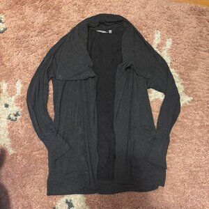 Athleta Pranayama Restore Wrap Womens Small Soft Layer Pockets Dark Gray Cozy